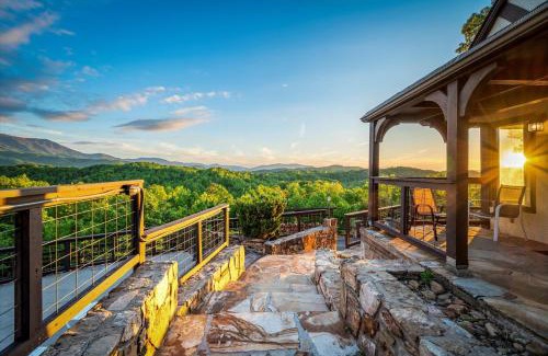 Gatlinburg - Pigeon Forge Apartment | Mountain View Mansion