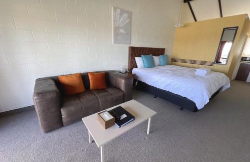 Taupo Hotel | Mountain View Motel