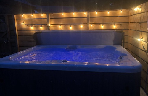 Bangor House | Mountain View Near Zip World - Child/Pet Friendly