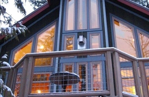 Warnick House | Mountain view, radiant floors, gas fireplace, huge fire pit, great for families!