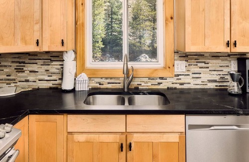 Warrior's Mark House | Mountain View Retreat - Hot Tub - Spacious Deck