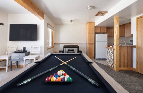Rollinsville House | Mountain View Retreat - Epic Views, Pool Table & Garage