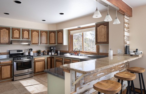 Rollinsville House | Mountain View Retreat - Epic Views, Pool Table & Garage