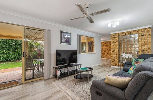 Laurieton House | Mountain View Retreat