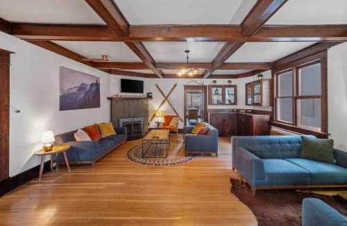 Banff House | Mountain View Retreat in the heart of Banff - Massive House Sleeps 23