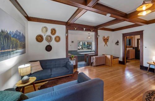 Banff House | Mountain View Retreat in the heart of Banff - Massive House Sleeps 23