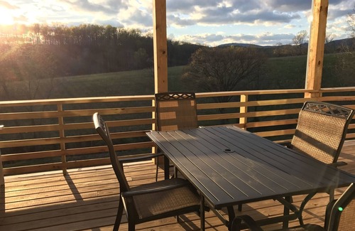 Forest House | Mountain View Retreat - Plenty of Space and Extras