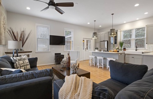 Swannanoa House | Mountain View Retreat central to Asheville and Black Mountain