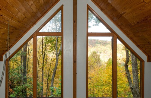 Robbinsville Cabin | Mountain-View Robbinsville Cabin w/Hot Tub!