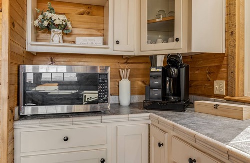 Leicester Cabin | Mountain View | Secluded Lodge | Forest Escape