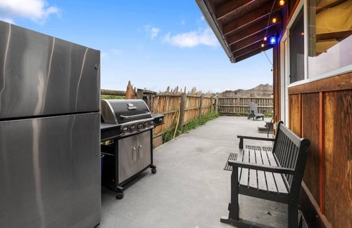 Port Angeles Apartment | Mountain-View Tiny Cabin Retreat HOT TUB-Sauna