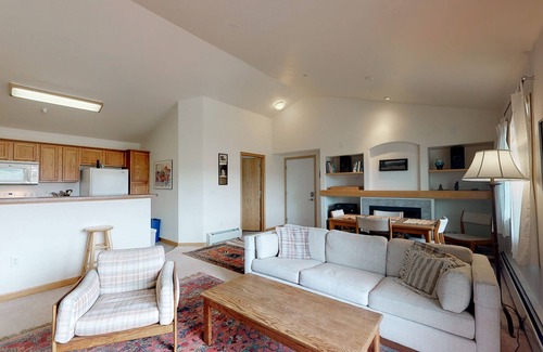 Steamboat Springs Condo | Mountain view condo with two balconies & gas fireplace - close to lifts