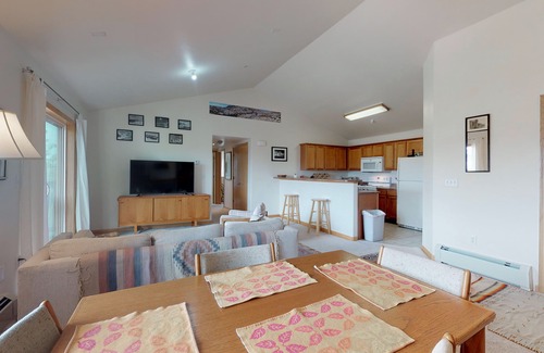 Steamboat Springs Condo | Mountain view condo with two balconies & gas fireplace - close to lifts
