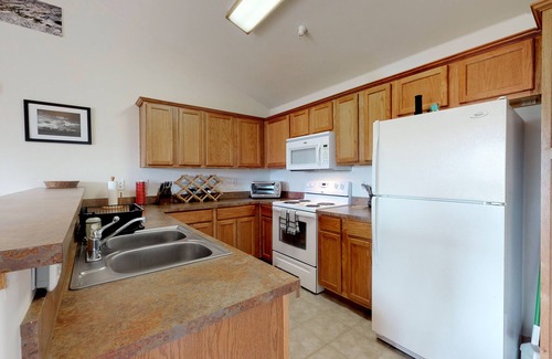 Steamboat Springs Condo | Mountain view condo with two balconies & gas fireplace - close to lifts