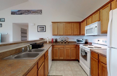 Steamboat Springs Condo | Mountain view condo with two balconies & gas fireplace - close to lifts