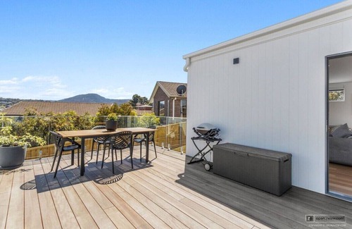 Bellerive House | "Mountain View Villa" Newly Built - 10 min to CBD