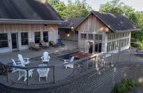 Borden House | Mountain views 15 miles from Louisville. Sleeps 20