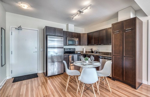 Brentwood House | Mountain Views! Bright & Spacious 2BD 2BA Condo