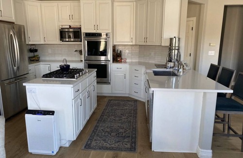 Edwards House | Mountain Views! Close to town and Minutes to Beaver Creek and Vail