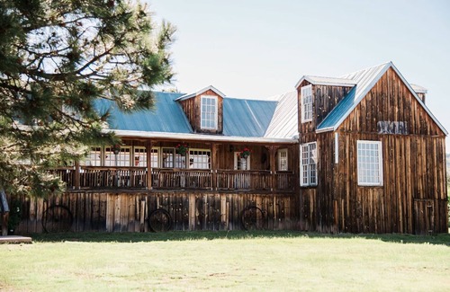 McIntosh Cabin | Mountain Views & Family Glamping Retreat