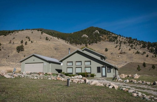 Red Lodge House | Mountain Views From Every Direction