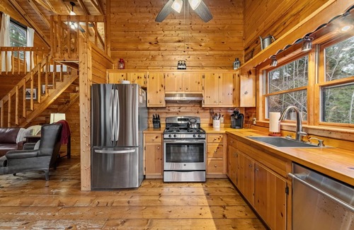Hidden Lake Cabin | Mountain Views | Hot Tub | Pet Friendly
