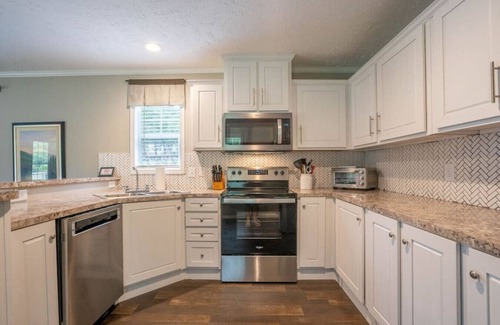 Candler House | Mountain Views, Hot tub & Fire Pit @ Bluebird Cottage