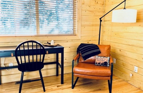 Valley of the Sun Cabin | Mountain Views | Hot Tub | Fast Wi-Fi | Near Fairplay and Breckenridge