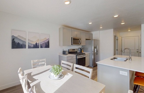 Cedar City House | Mountain Views & Modern Comfort – Your Perfect Cedar City Retreat!