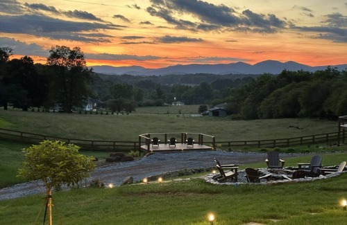 Dahlonega House | Mountain Views/New Barndominium/16+ppl/Mins to Downtown & Wineries/2 Sep Homes