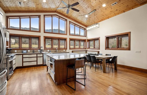 Townsend Other | Mountain Views! One of a kind Mountain Stable!