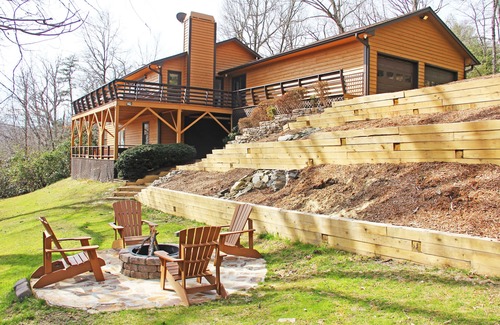 Fletcher House | Mountain Views & Solitude. This is Shadow Ridge. Hot Tub.