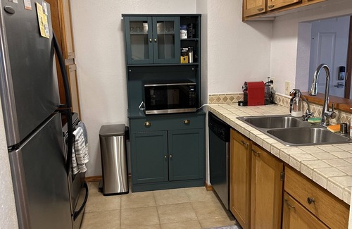 Santa Fe Condo | Mountain View’s top floor condo in picturesque Santa Fe neighborhood.