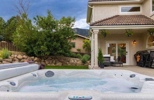 Southwest Colorado Springs House | Mountain Views, INDOOR-OUTDOOR POOL Access-Hot Tub