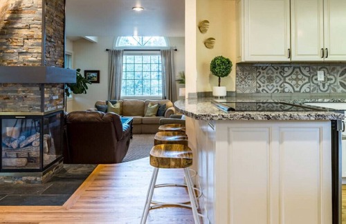 Southwest Colorado Springs House | Mountain Views, INDOOR-OUTDOOR POOL Access-Hot Tub