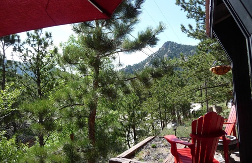 Estes Park Apartment | Mountain views, walk to downtown Estes, The Bunkhouse @ Old Man Mountain Studios