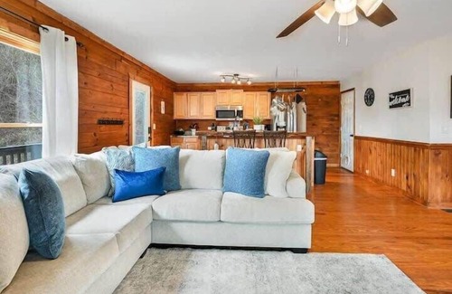 Canton Cabin | Mountain Views with Covered Decks and Hot Tub