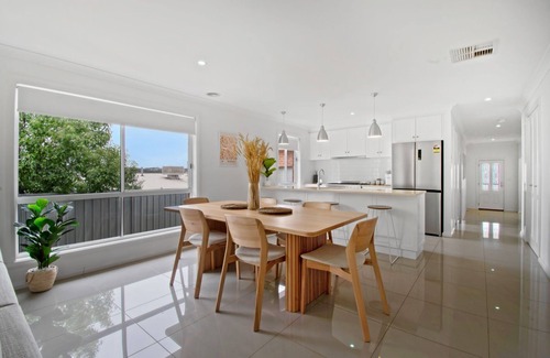 Bourkelands House | Mountain Vista Retreat - Comfort Meets Style
