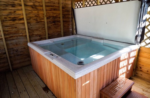Ansted Cabin | Mountaineer Cabin 3 - Hot Tub & Fireplace close to New River Gorge National Park