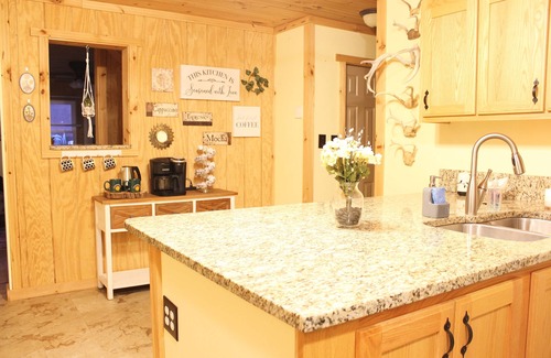 Cleveland Cabin | Mountains-Lakes-Parks-Winery-Privacy-SerenitynPick me for your Labor Day stay!
