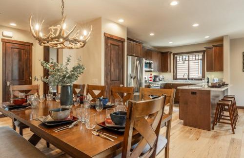 Mammoth Lakes House | Mountainside 14
