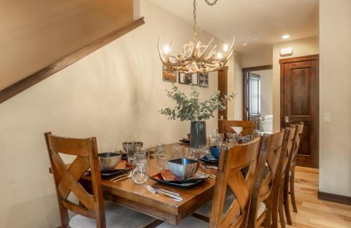 Mammoth Lakes House | Mountainside 14