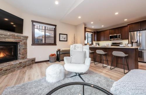 Mammoth Lakes House | Mountainside 15