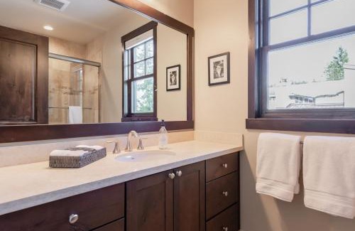 Mammoth Lakes House | Mountainside 15