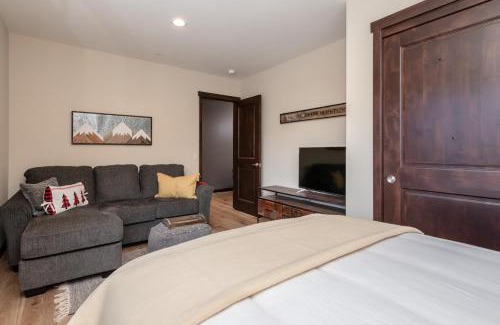 Mammoth Lakes House | Mountainside 15