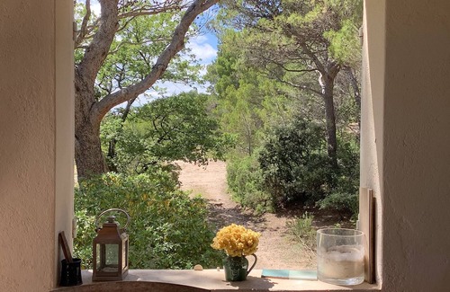 Merindol House | Mountainside 5 bed villa with 6m by 12m swimming pool in the Luberon Valley.