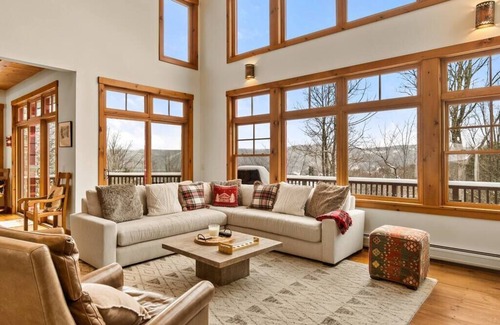 Ludlow House | Mountainside 5-BR Ski-In/Out Okemo Estate