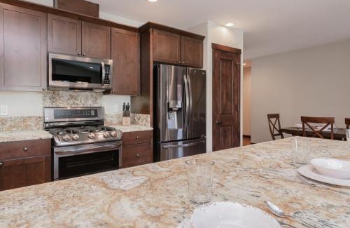 Mammoth Lakes House | Mountainside 5