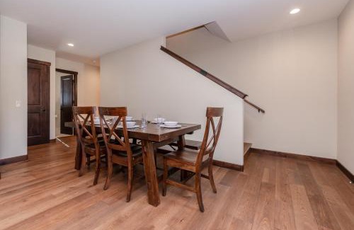 Mammoth Lakes House | Mountainside 5