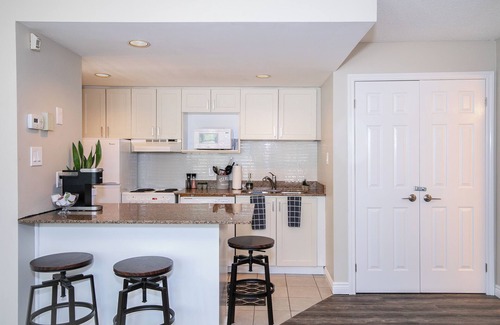 Craigleith Apartment | Mountainside Retreat - Ski in/out - Endless Coffee
